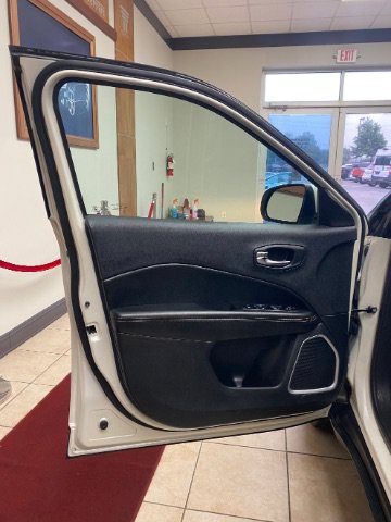 Used 2020 Jeep Compass Limited FWD image 9