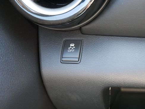 Used 2019 Nissan Kicks SR w/ SR Premium Package FWD image 26