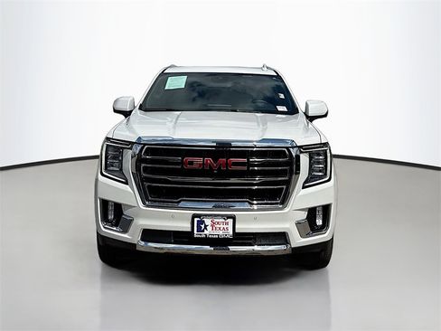Used 2024 GMC Yukon XL SLT w/ SLT Luxury Package image 2