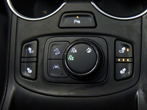 Used 2023 GMC Terrain SLT w/ Tech Package AWD/4WD image 34