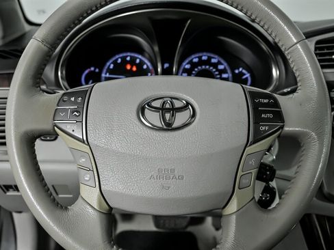 Used 2012 Toyota Avalon image 25