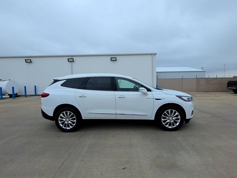 Used 2019 Buick Enclave Essence image 4