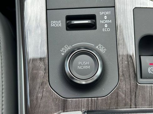 Used 2026 Toyota Highlander Limited image 33