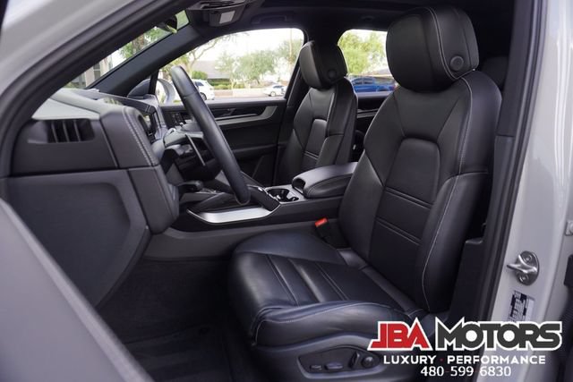 Used 2024 Porsche Cayenne AWD/4WD image 6