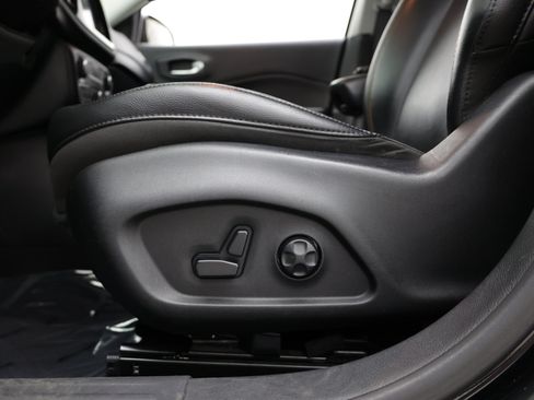 Used 2020 Jeep Compass Limited FWD image 16
