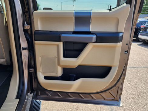 Used 2019 Ford F150 XLT w/ Equipment Group 302A Luxury AWD/4WD image 11