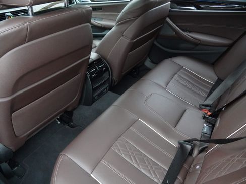 Used 2023 BMW 530e w/ Premium Package RWD image 36