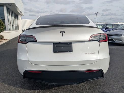 Used 2022 Tesla Model Y Performance image 5