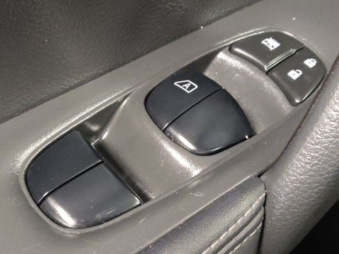 Used 2018 Nissan Rogue SV FWD image 27