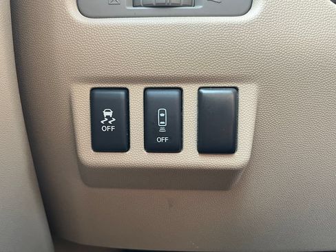 Used 2014 Nissan Titan SV w/ SV Value Truck Package AWD/4WD image 18