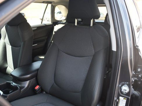 Used 2024 Toyota RAV4 XLE w/ Convenience Package FWD image 17