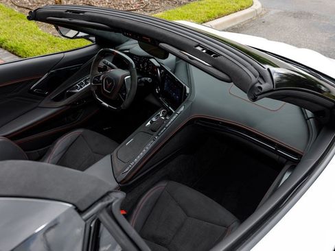 Used 2024 Chevrolet Corvette Z06 w/ Stealth Interior Trim Package RWD image 17