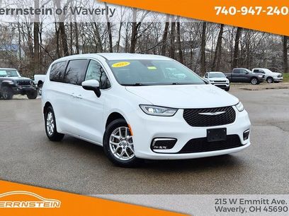 Used 2023 Chrysler Pacifica Touring-L