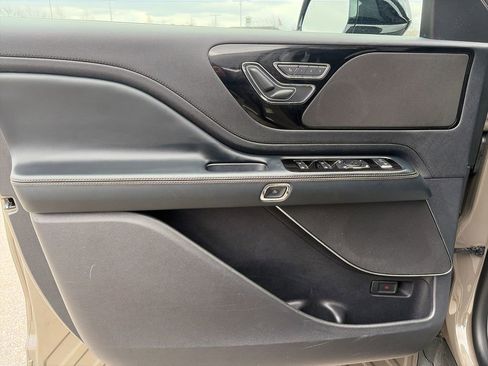 Used 2025 Lincoln Aviator AWD image 14