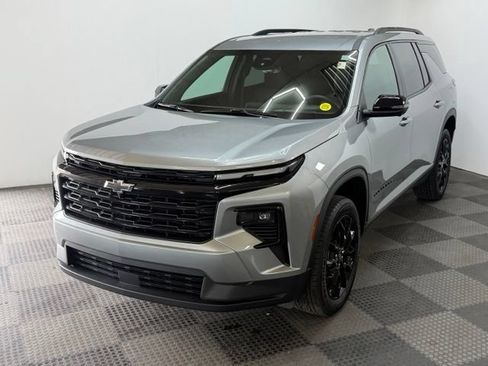 Used 2024 Chevrolet Traverse LT w/ Midnight/Sport Edition FWD image 4