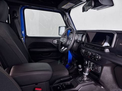 Used 2024 Jeep Wrangler Unlimited Sahara AWD/4WD image 28