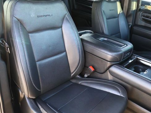 Used 2023 GMC Yukon XL Denali image 19