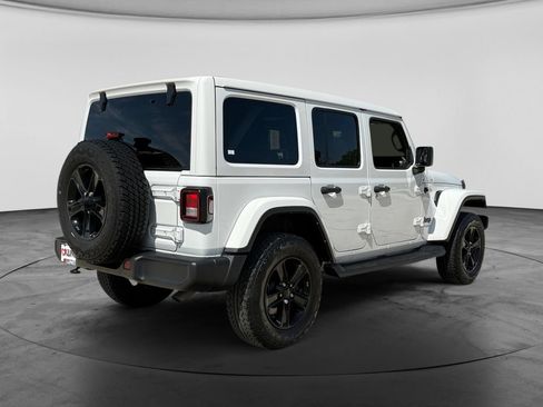 Used 2022 Jeep Wrangler Unlimited Sahara AWD/4WD image 9