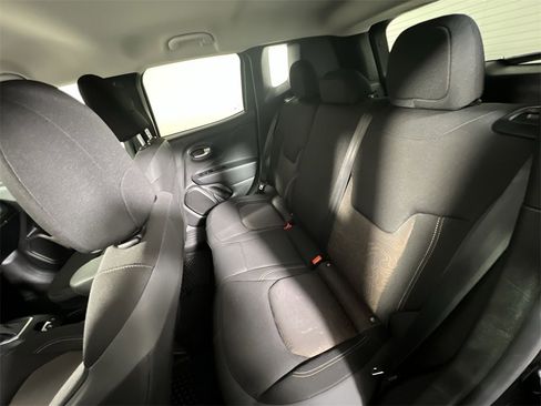 Used 2023 Jeep Renegade Latitude image 24