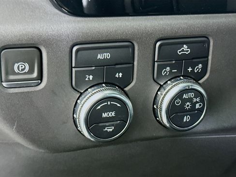 Used 2024 GMC Sierra 1500 Elevation image 17
