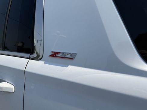 Used 2019 Chevrolet Suburban LT w/ Off-Road Package AWD/4WD image 9