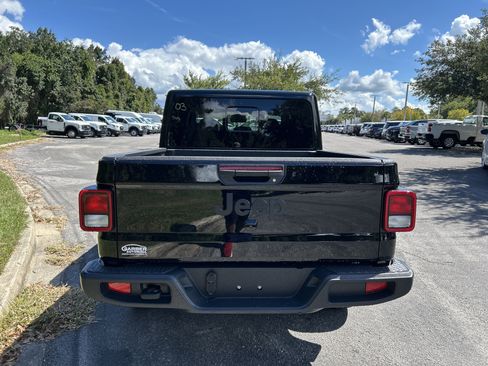 New 2025 Jeep Gladiator Sport image 7