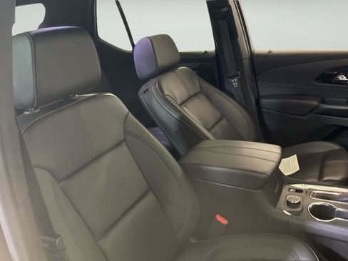 Certified 2023 Chevrolet Traverse RS FWD image 37