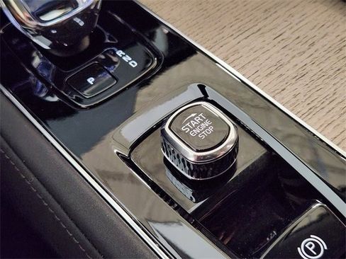 Used 2025 Volvo XC90 B5 Plus image 21