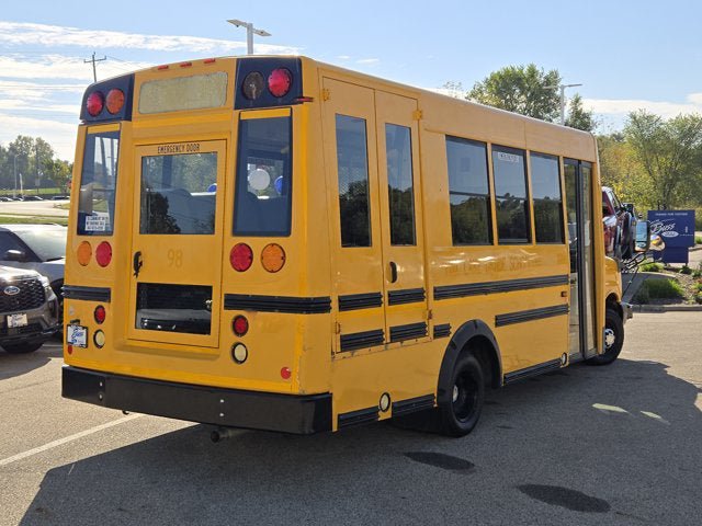 Used 2014 Chevrolet Express 4500 RWD image 5