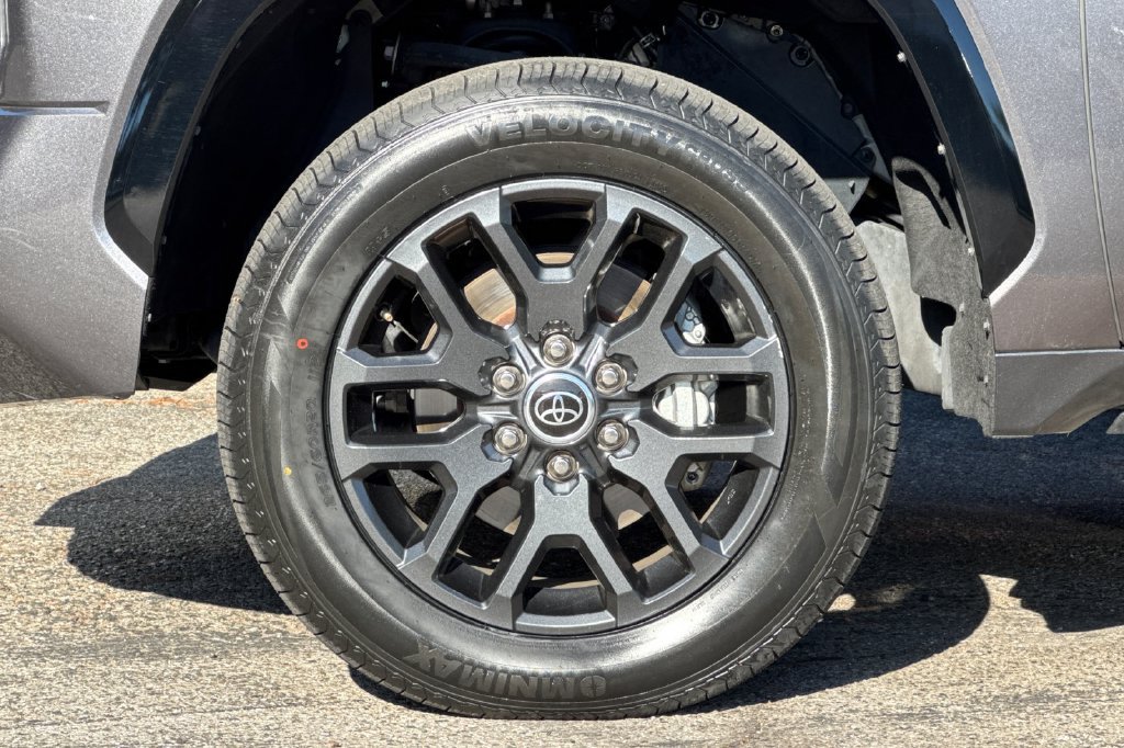 Used 2023 Toyota Tundra Platinum w/ Advanced Package AWD/4WD image 25