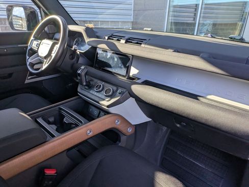 Used 2022 Land Rover Defender 110 image 30