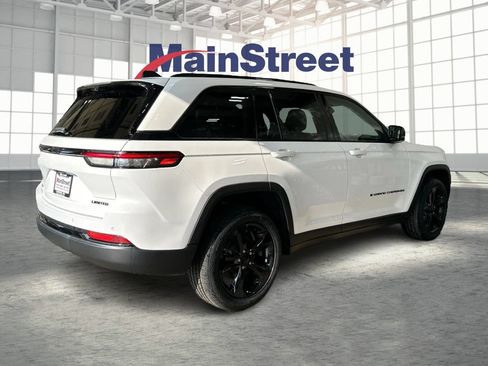 Used 2023 Jeep Grand Cherokee Limited w/ Luxury Tech Group II AWD/4WD image 5
