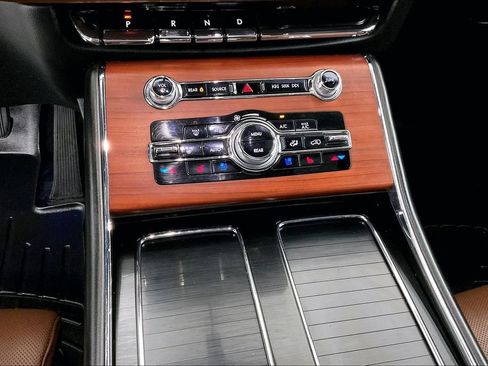 Used 2021 Lincoln Aviator Reserve w/ Equipment Group 202A AWD/4WD image 14