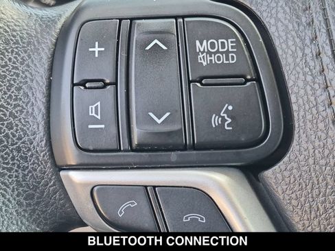 Used 2018 Toyota Sienna LE w/ Carpet Mat Package FWD image 5