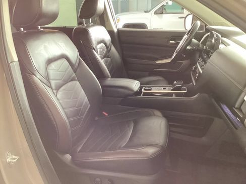Used 2023 Nissan Pathfinder Platinum w/ Cargo Package AWD/4WD image 20