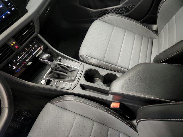 Used 2025 Volkswagen Jetta SE FWD image 31