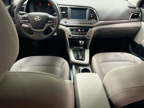 Used 2017 Hyundai Elantra SE image 10