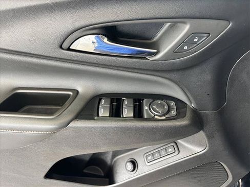 Used 2024 Chevrolet Equinox Premier FWD image 17