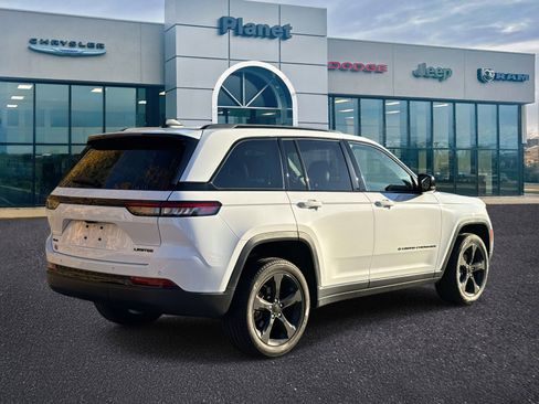 Used 2023 Jeep Grand Cherokee Limited w/ Black Appearance Package image 2