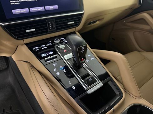 Certified 2022 Porsche Cayenne Coupe AWD/4WD image 24