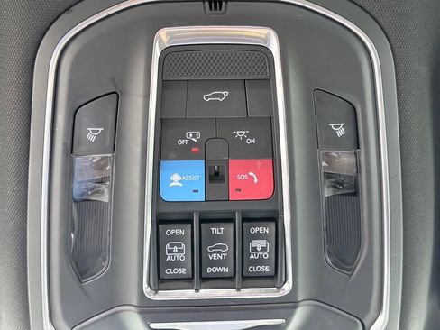 Used 2022 Jeep Wagoneer Series II w/ Premium Group I AWD/4WD image 63