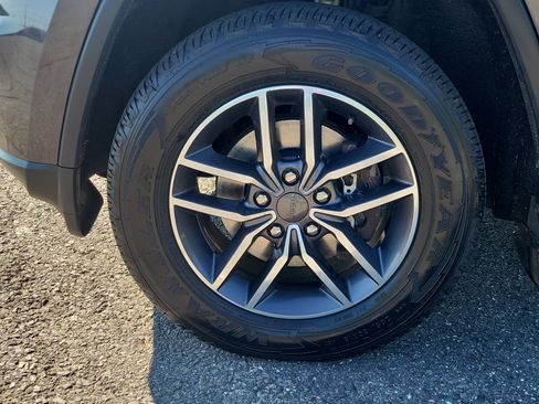 Used 2019 Jeep Grand Cherokee Limited w/ Trailer Tow Group IV AWD/4WD image 12
