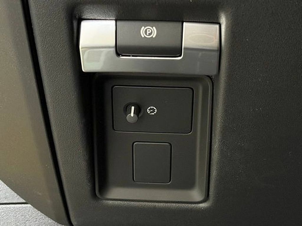 New 2026 Land Rover Defender 110 AWD/4WD image 44