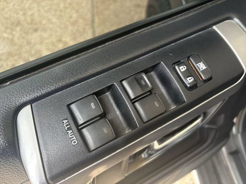 Used 2018 Toyota 4Runner SR5 AWD/4WD image 23