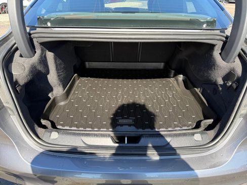 Used 2020 Jaguar XE S image 19