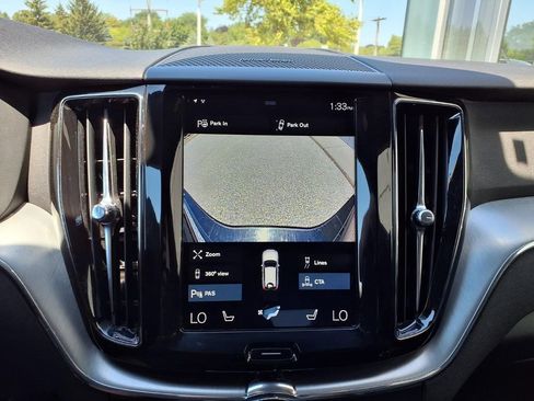 Used 2019 Volvo XC60 T5 Momentum w/ Multimedia Package AWD/4WD image 24