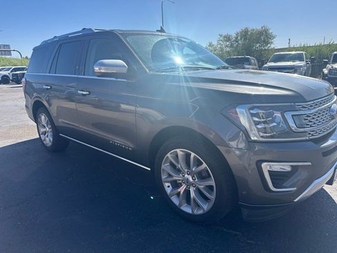 Used 2018 Ford Expedition Platinum RWD image 2