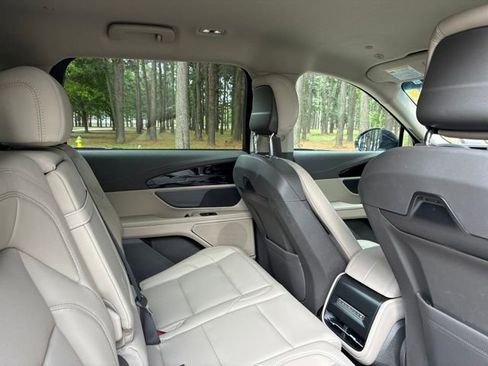 Used 2024 Lincoln Nautilus Premier AWD/4WD image 23