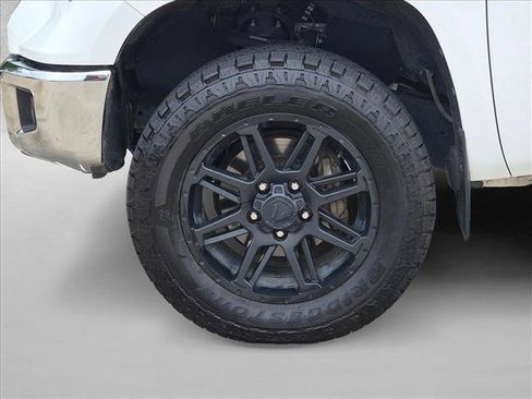 Used 2017 Toyota Tundra SR5 w/ SR5 Upgrade Package AWD/4WD image 18