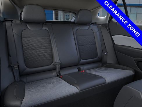 New 2025 Chevrolet Trax LT w/ Sunroof Package image 17